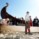 Ship builder Geir Røvik presented craftsmen to the King and Queen before the launcing of the Oseberg (Photo: Håkon Mosvold Larsen / NTB scanpix)
